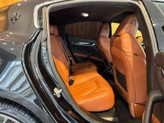 ギブリ モデナ AWD　茶革パワーシート