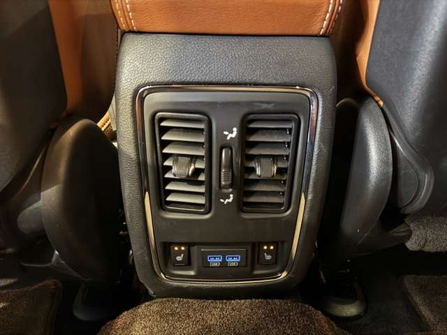 グランドチェロキー SRT8 4WD パノラマルーフ