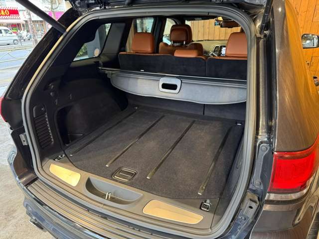 グランドチェロキー SRT8 4WD パノラマルーフ