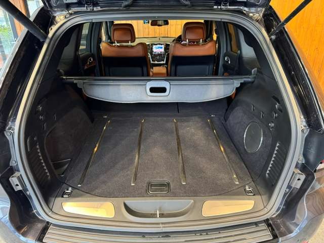 グランドチェロキー SRT8 4WD パノラマルーフ