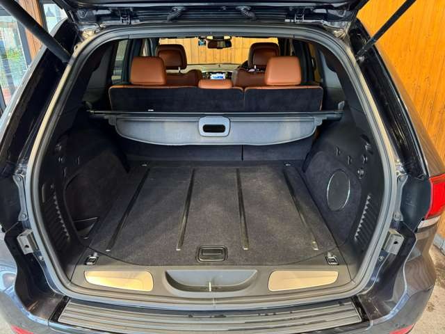 グランドチェロキー SRT8 4WD パノラマルーフ