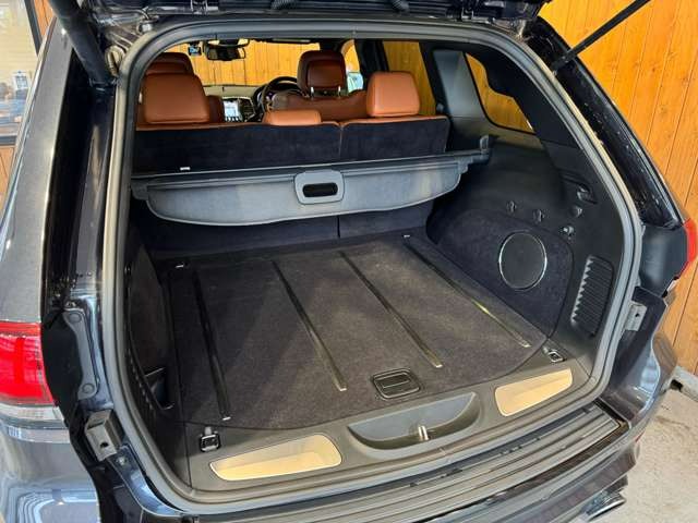 グランドチェロキー SRT8 4WD パノラマルーフ