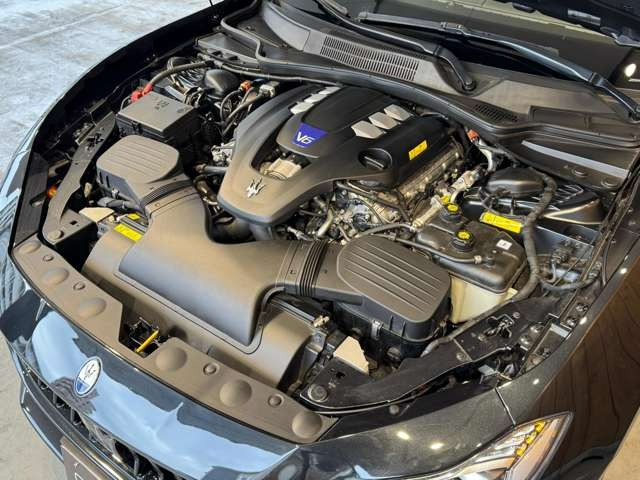 ギブリ モデナ AWD　茶革パワーシート