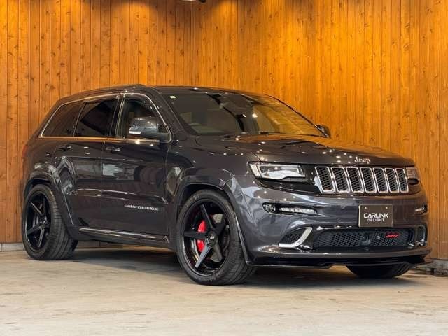 グランドチェロキー SRT8 4WD パノラマルーフ 343.9万円