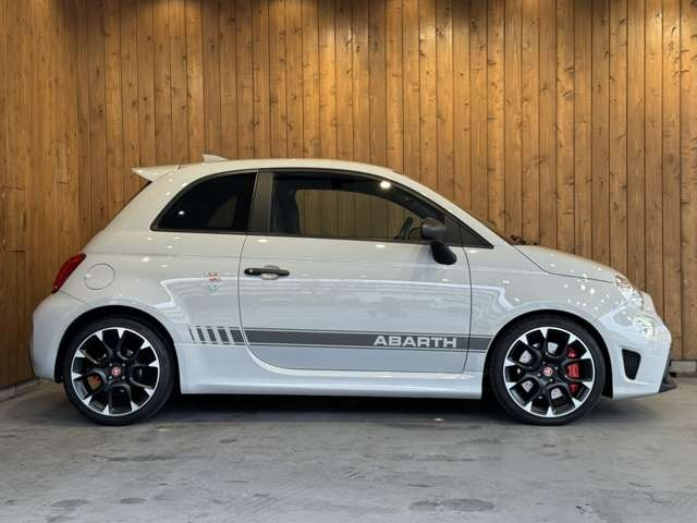 595 コンペティツィオーネ　アバルトロゴバンパーグリル