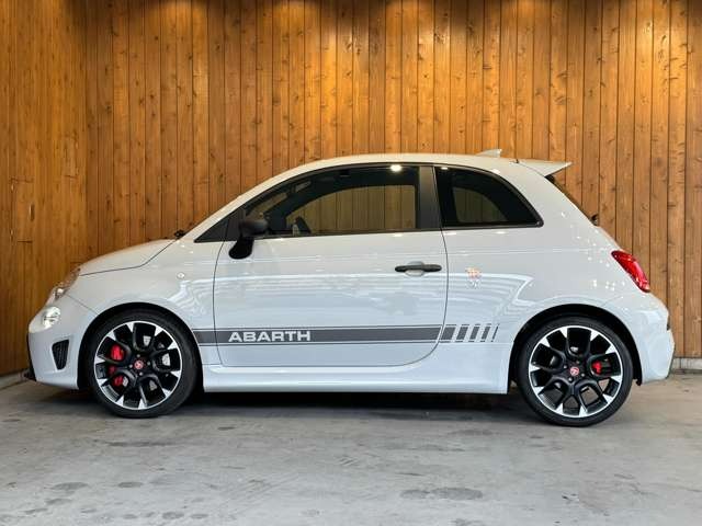 595 コンペティツィオーネ　アバルトロゴバンパーグリル