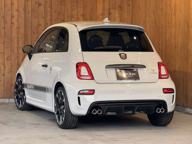 595 コンペティツィオーネ　アバルトロゴバンパーグリル