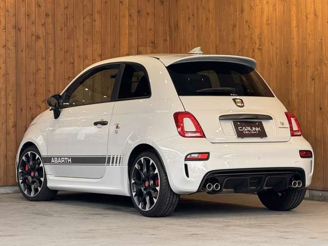 595 コンペティツィオーネ　アバルトロゴバンパーグリル