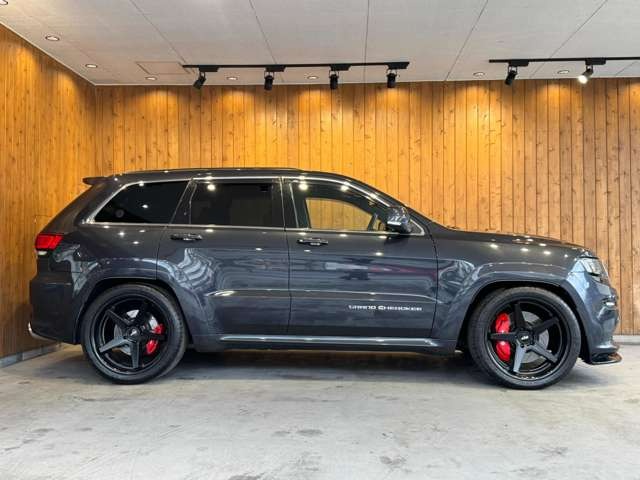 グランドチェロキー SRT8 4WD パノラマルーフ