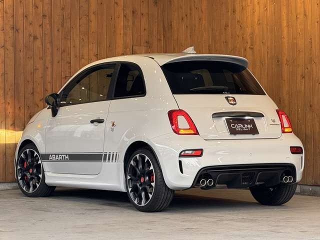 595 コンペティツィオーネ　アバルトロゴバンパーグリル