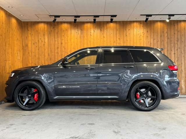 グランドチェロキー SRT8 4WD パノラマルーフ