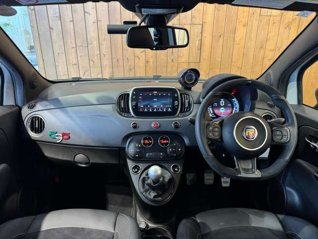 595 コンペティツィオーネ　アバルトロゴバンパーグリル