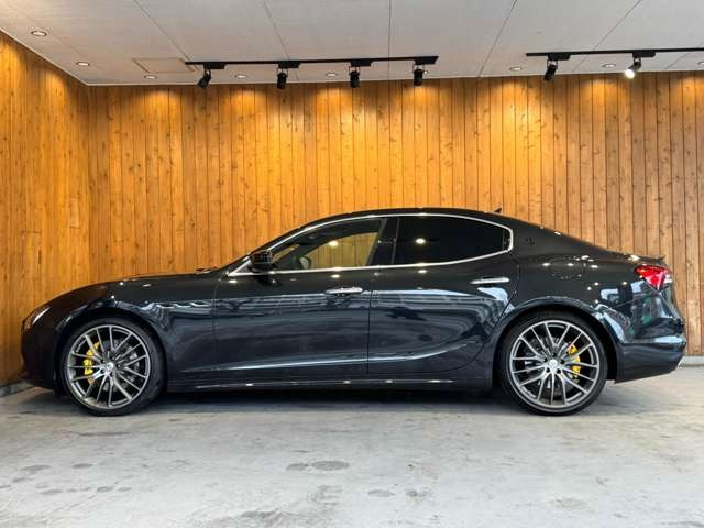 ギブリ モデナ AWD　茶革パワーシート