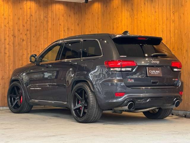 グランドチェロキー SRT8 4WD パノラマルーフ