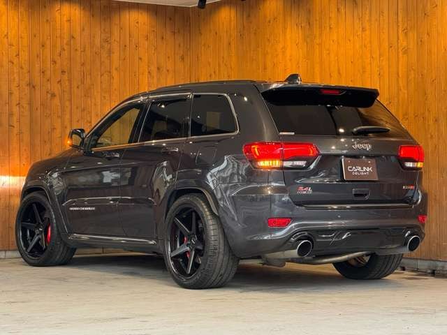 グランドチェロキー SRT8 4WD パノラマルーフ