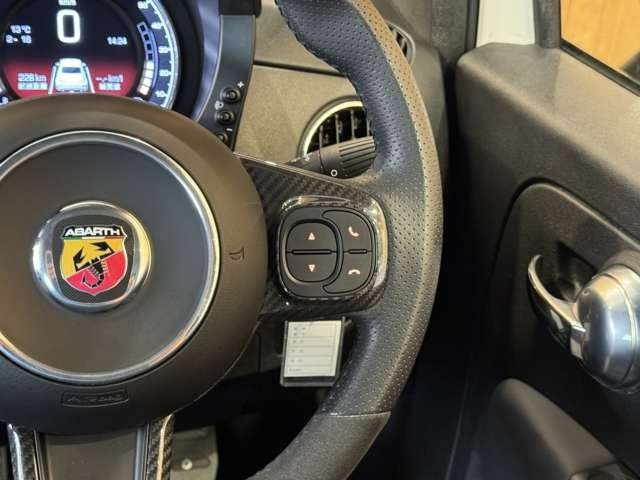 595 コンペティツィオーネ　アバルトロゴバンパーグリル