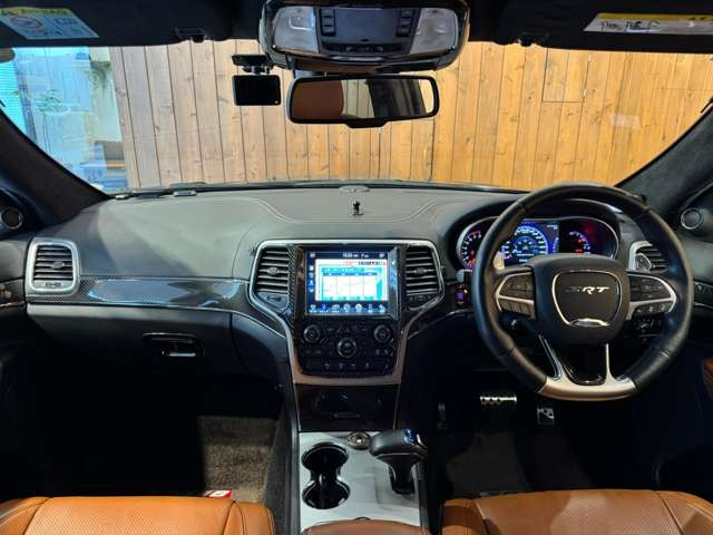 グランドチェロキー SRT8 4WD パノラマルーフ