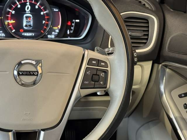 V40 T3 インスクリプション