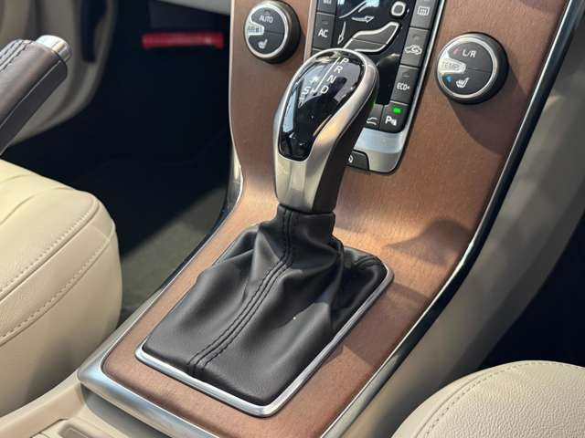 V40 T3 インスクリプション