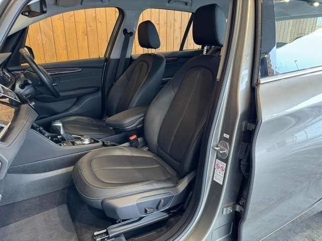 2シリーズグランツアラー 218i ラグジュアリー