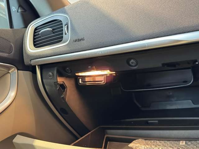 V40 T3 インスクリプション