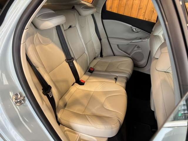 V40 T3 インスクリプション