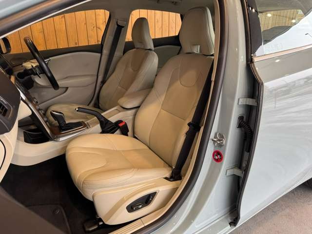 V40 T3 インスクリプション