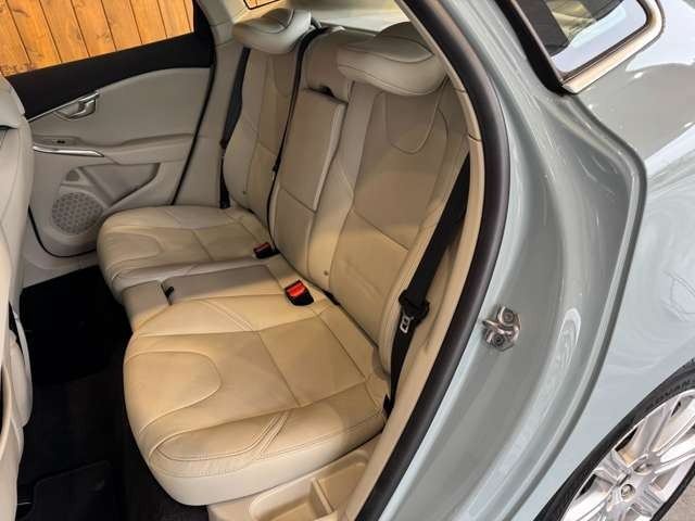 V40 T3 インスクリプション