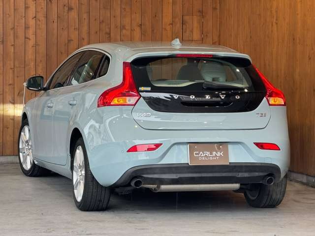 V40 T3 インスクリプション