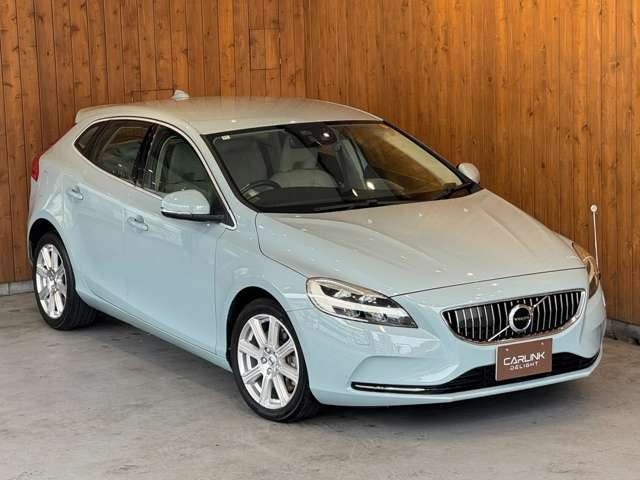 V40 T3 インスクリプション