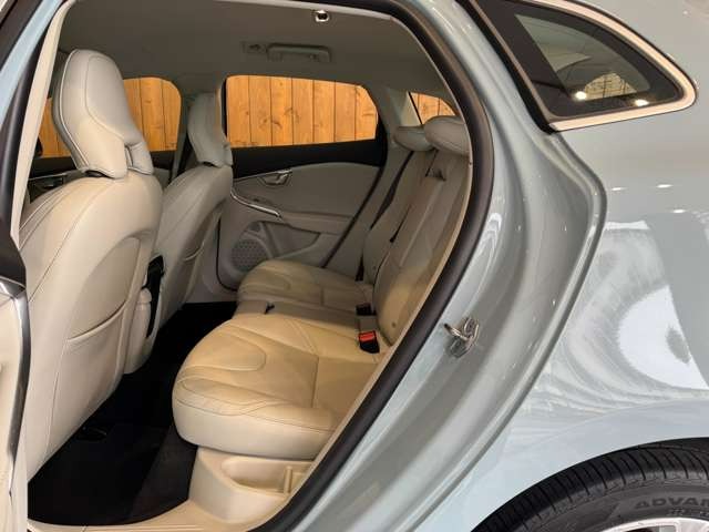 V40 T3 インスクリプション