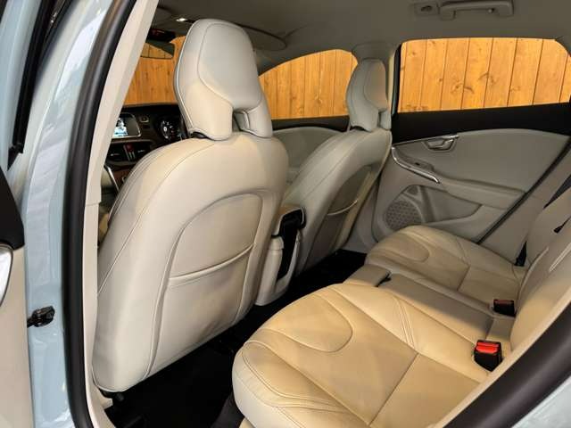 V40 T3 インスクリプション