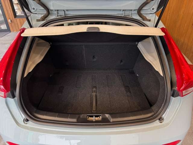 V40 T3 インスクリプション