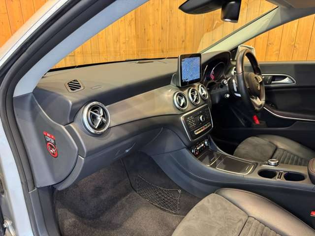 CLAシューティングブレーク CLA180 AMGスタイル