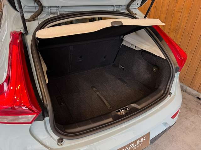 V40 T3 インスクリプション