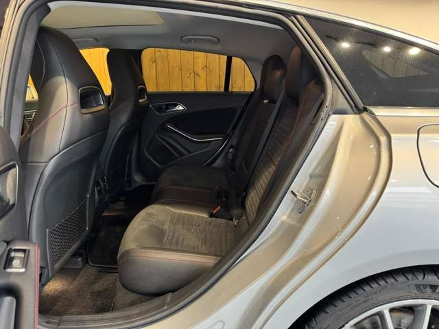 CLAシューティングブレーク CLA180 AMGスタイル