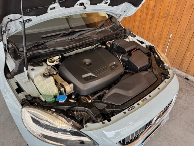 V40 T3 インスクリプション