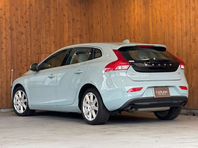 V40 T3 インスクリプション