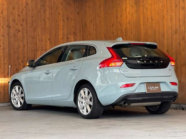 V40 T3 インスクリプション