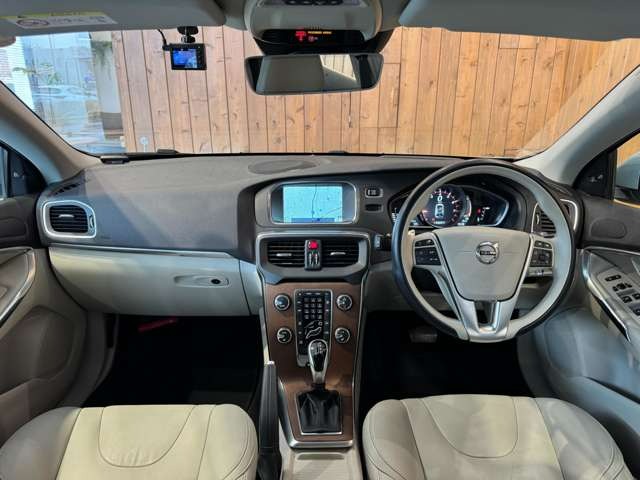 V40 T3 インスクリプション