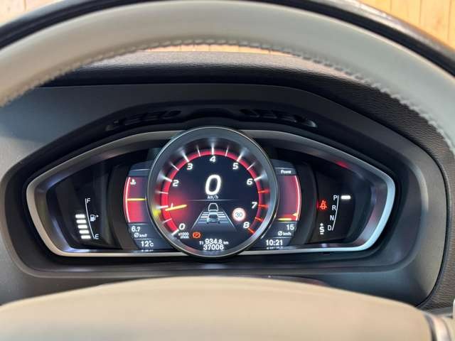 V40 T3 インスクリプション