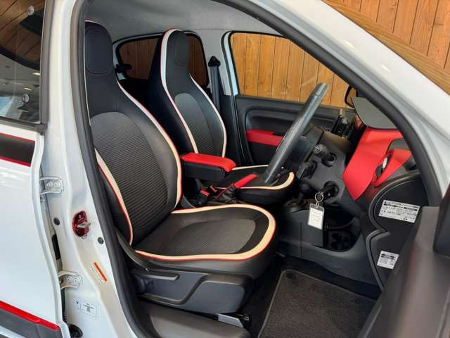 トゥインゴ パックスポール　50台限定車