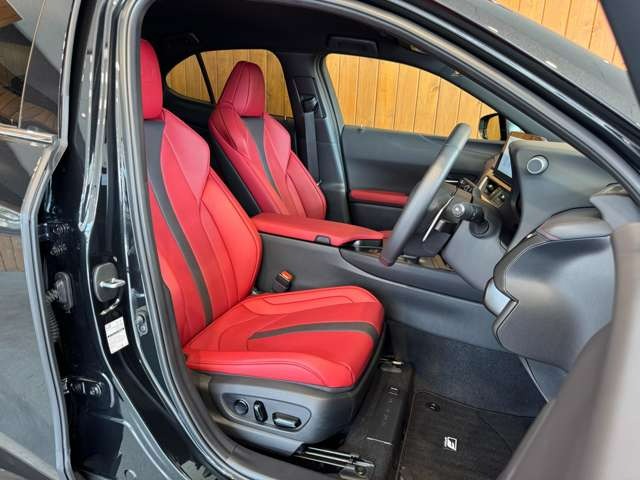 UX 300h Fスポーツ