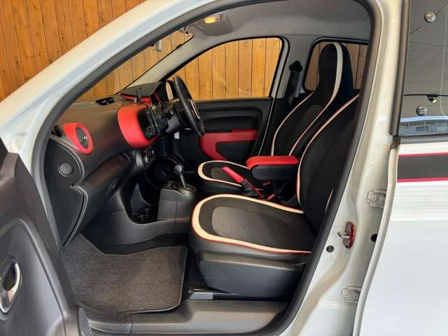 トゥインゴ パックスポール　50台限定車