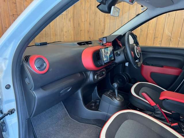 トゥインゴ パックスポール　50台限定車