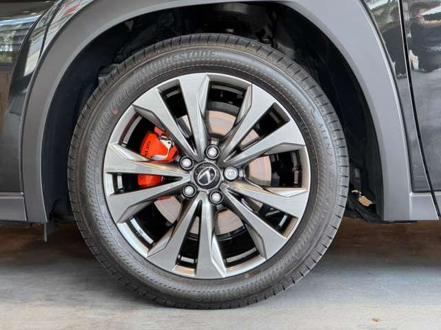 UX 300h Fスポーツ