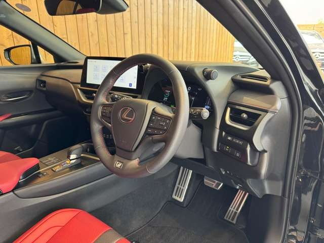 UX 300h Fスポーツ