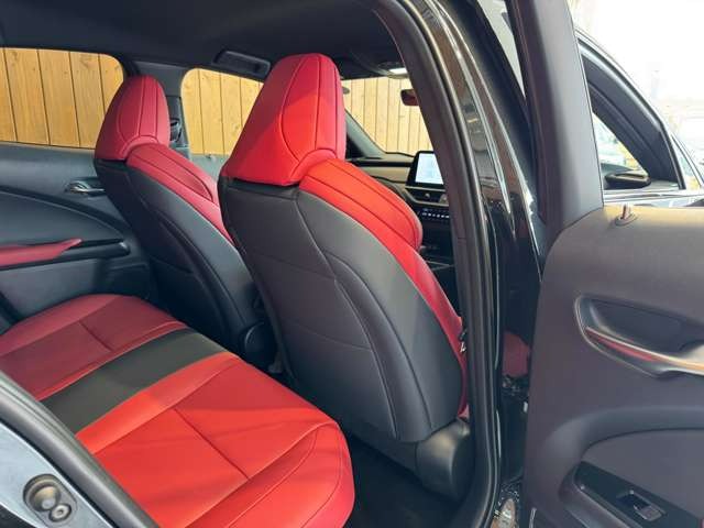 UX 300h Fスポーツ