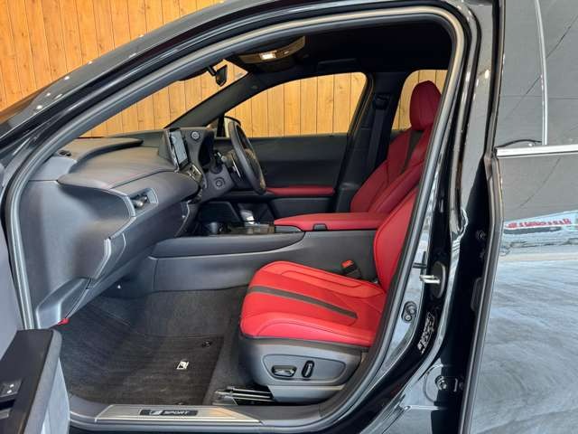 UX 300h Fスポーツ