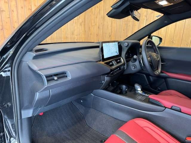 UX 300h Fスポーツ